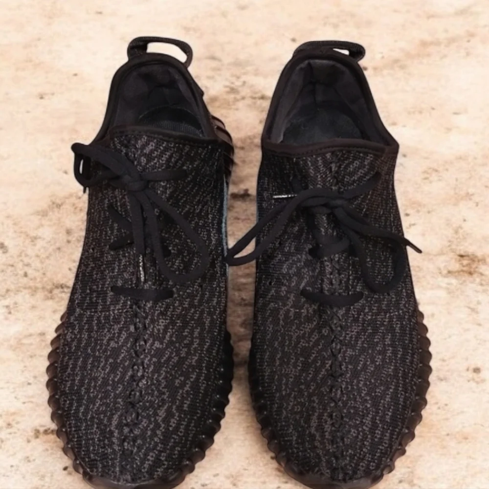 Rare Men's Adidas Yeezy Boost 350 V1 Pirate Black 2015 Sneakers Size US 9